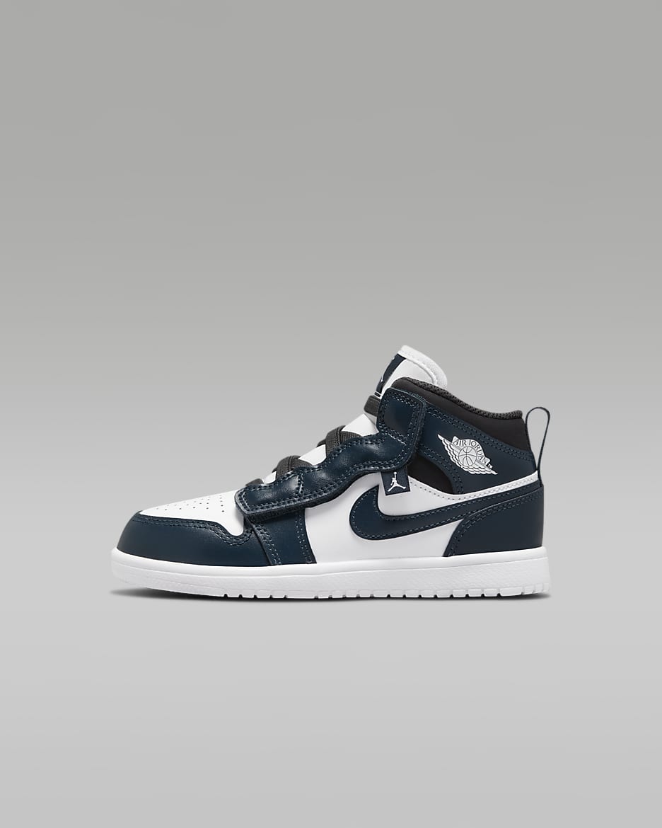 Jordan 1 Mid Younger Kids Shoes. Nike SG